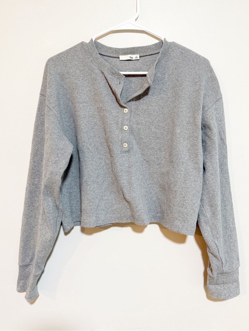 Aritzia wilfred free mavis cropped ribbed henley gray size medium